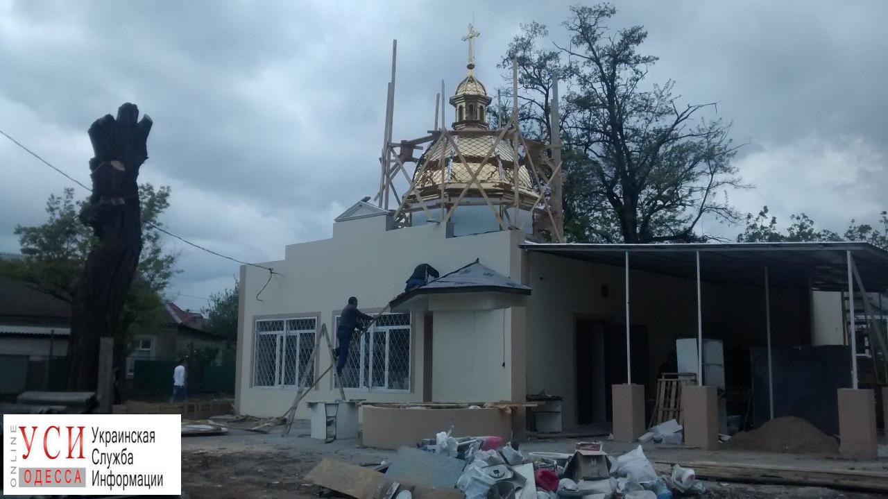 В Одессе греко-католики построили из магазина храм: купол устанавливали мастера из Тернополя (фото) «фото»
