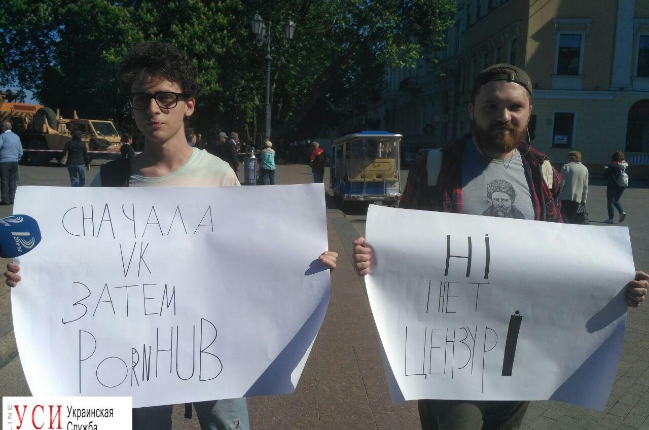 Одесская акция в защиту “Вконтакте”: на протест вышли два человека (фото) «фото»