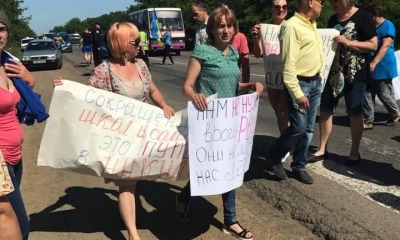 В Одесской области люди перекрыли дорогу: протестуют против реорганизации местной больницы (фото, видео) «фото»