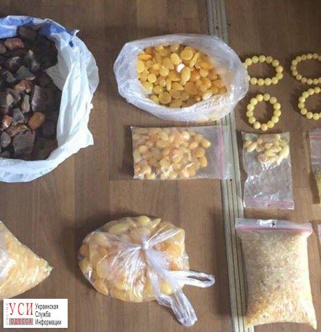 В Турцию из Одессы пытались переправить почти 5 кг янтаря (фото) «фото»