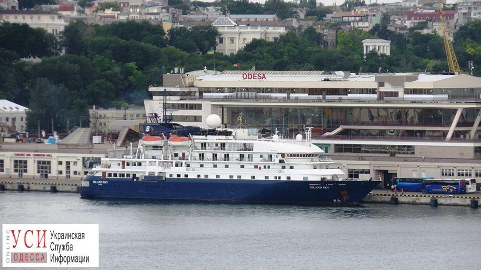 В Одессу на сутки зашел круизный лайнер класса “люкс” «фото»