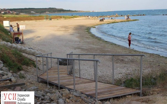 В Крыжановке обустраивают пляж, где все будет бесплатно: шезлонги, спортивные зоны и душевые (фото) «фото»