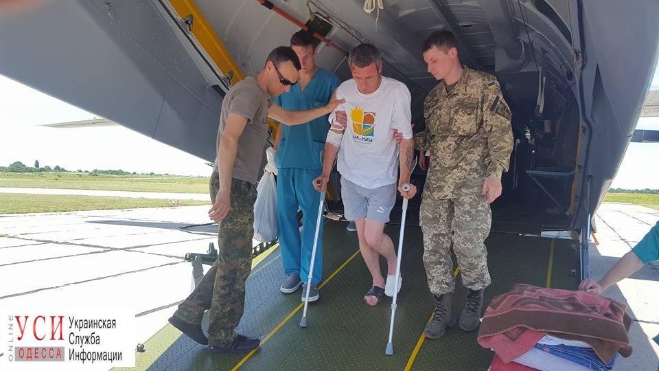 В Одессу прибыл борт с ранеными: четверо в тяжелом состоянии (фото) «фото»