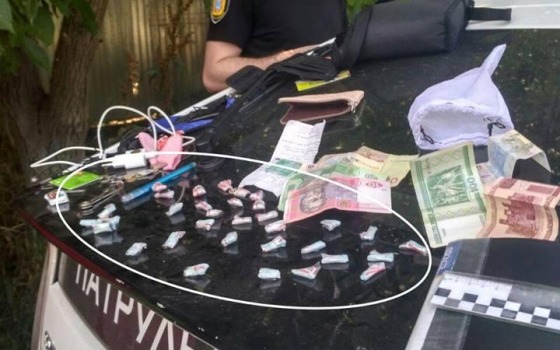 Мужчина “закладывал” в Одессе наркотическую соль «фото»