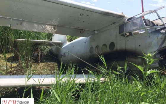 Отказ двигателя: в Одесской области аварийно сел самолет «фото»