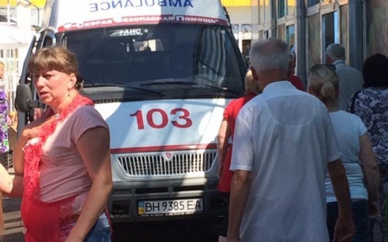 В Черноморске на рынке умер мужчина: “скорую” ждали 40 минут (фото) «фото»