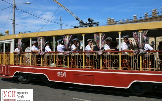 25 лет ВМСУ: по Одессе проехал трамвай с оркестром (фото, видео) «фото»