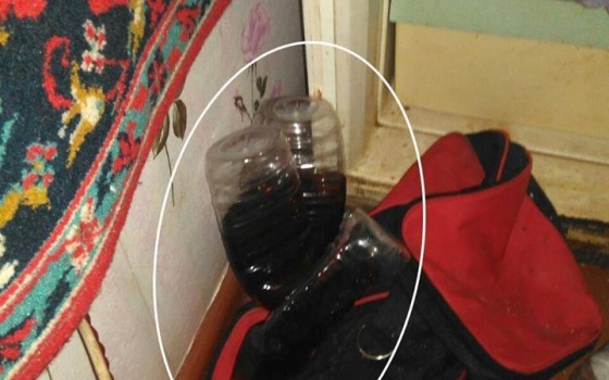 Патрульные задержали наркодиллера: бутылки с опием нашли случайно (фото) «фото»