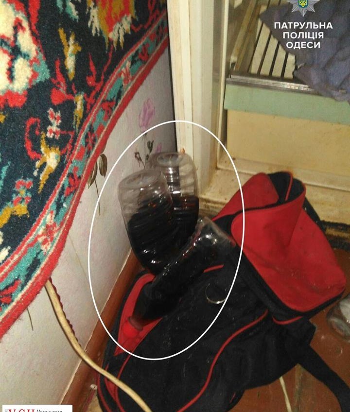 Патрульные задержали наркодиллера: бутылки с опием нашли случайно (фото) «фото»
