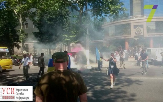 Пикет на проспекте Шевченко: активисты жгут шины возле суда (фото) usionline.com Пикет на проспекте Шевченко: активисты жгут шины возле суда (фото) «фото»