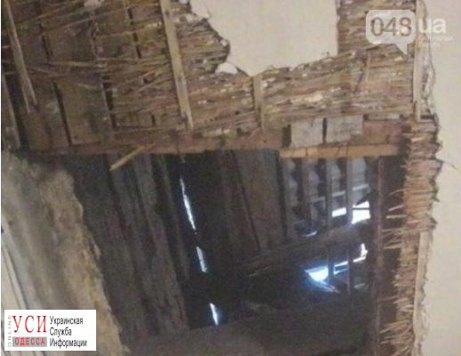 Одесса: в доме-памятнике архитектуры рухнул потолок (фото) «фото»