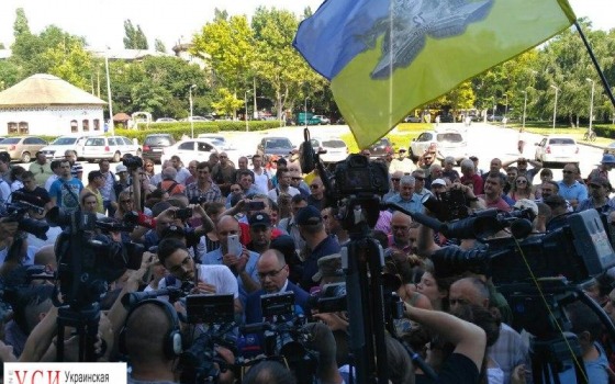 Активисты начали пикет одесской ОГА: требуют отставки прокурора области и расформирования “муниципалов” (фото) «фото»