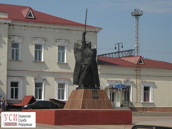 Декоммунизация с опозданием: в Одесской области демонтировали памятник Котовскому (фото) «фото»