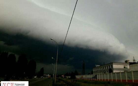 Одессу накрывают грозовые тучи (фотофакт) «фото»