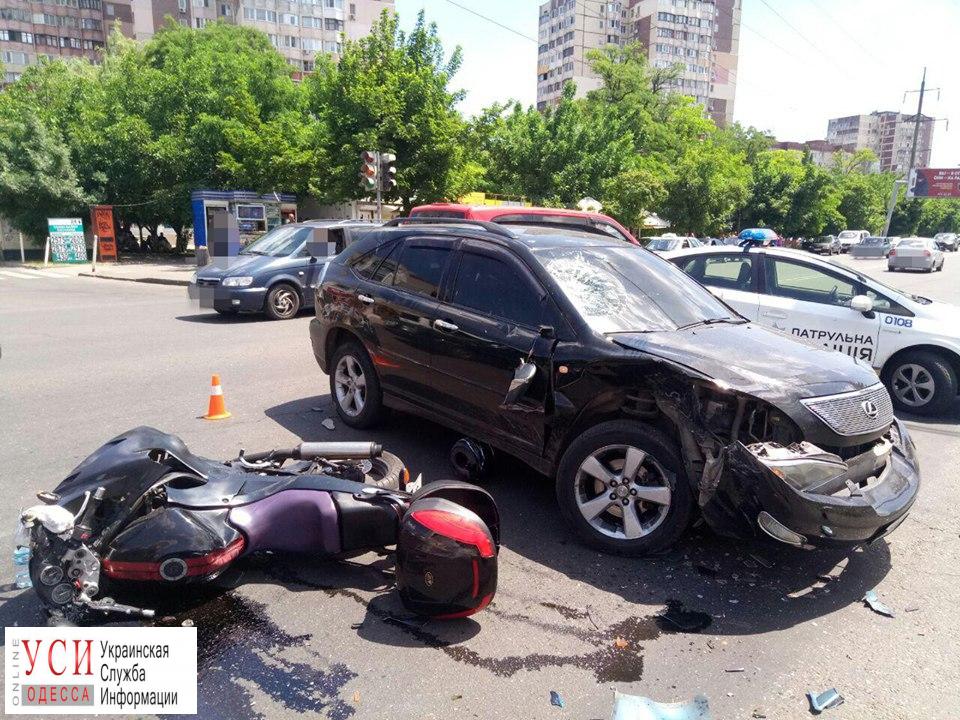 На Люстдорфской столкнулись автомобиль и мотоцикл (фото) «фото»
