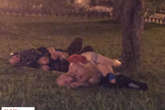 Туристический сезон: в Горсаду ночью спали голые мужчины (фото) «фото»