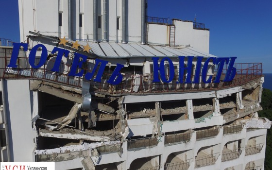 В одесской гостинице провалилась крыша (фото, видео) «фото»