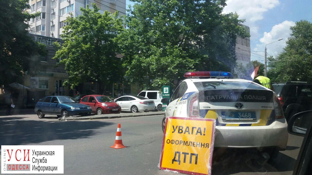 Таирова в пробках: возле управления патрульной полиции сбили мотоциклиста (фото) «фото»