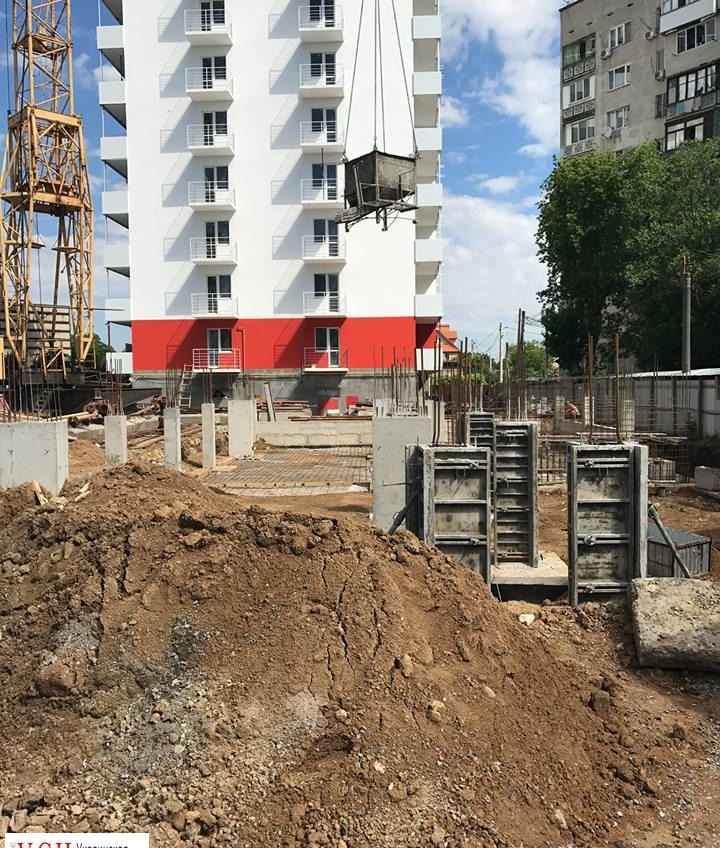 На площади Деревянко строят вторую девятиэтажку под видом частного дома (фото) «фото»