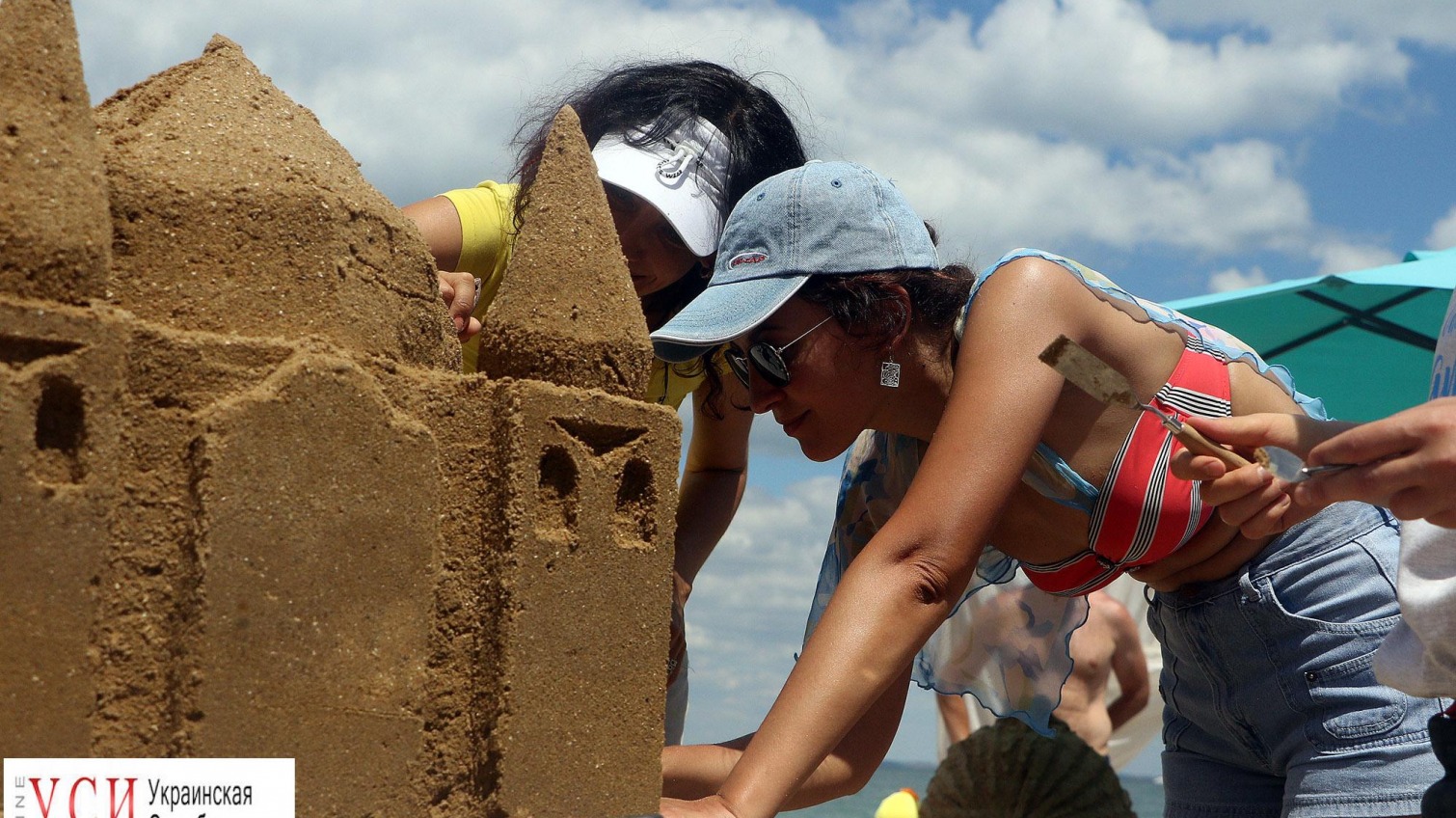Замки и копии памяток архитектуры: в Одессе прошел фестиваль песчаных скульптур (фоторепортаж) «фото»