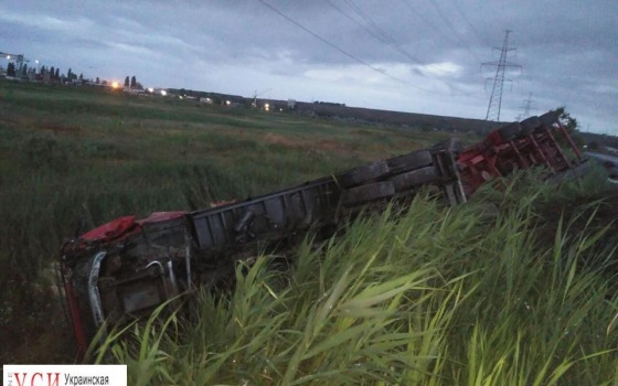 На Окружной фура после столкновения вылетела в кювет (фото) «фото»