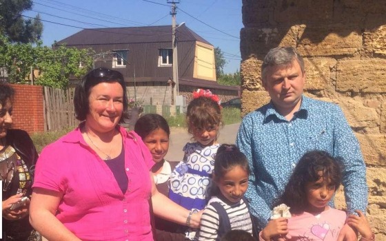 Депутат британского парламента наведалась в ромский поселок под Одессой (фото) «фото»