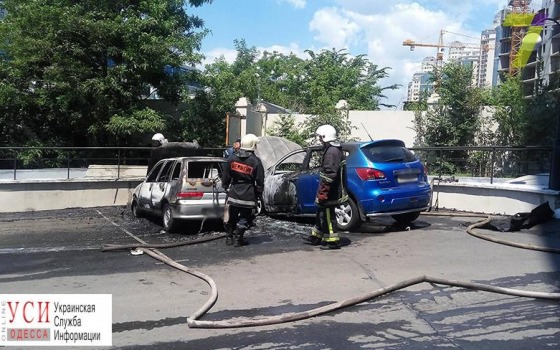 Пожар на Генуэзской повредил два автомобиля (фото) «фото»