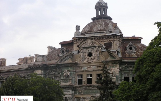 Дом Руссова спустя три месяца после консервации: ночевки бездомных и бесконечный “ремонт” «фото»