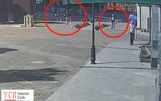 Появилось видео, как неадекватные избивают прохожих на Французском бульваре (видео) «фото»