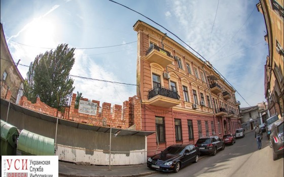 Особняк банкира возле “дома-стены” все-таки будет двухэтажным (видео) «фото»