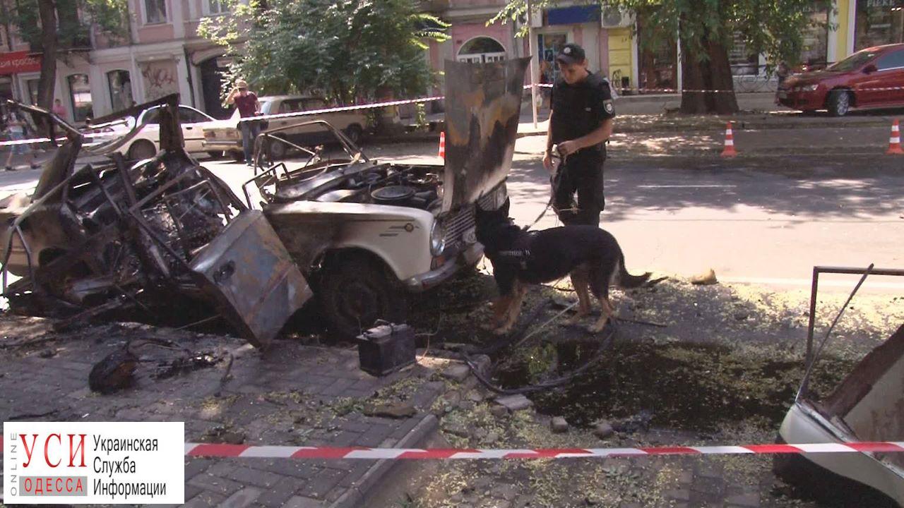 Полиция: взрыв автомобиля на Жуковского “имел криминальные приметы”, детонировало 600 грамм тротила (фото) «фото»
