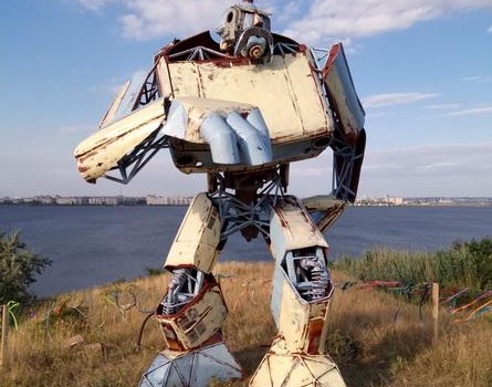 Гигантский трансформер, созданный одесским скульптором, стал частью масштабного музыкального фестиваля (фото) «фото»