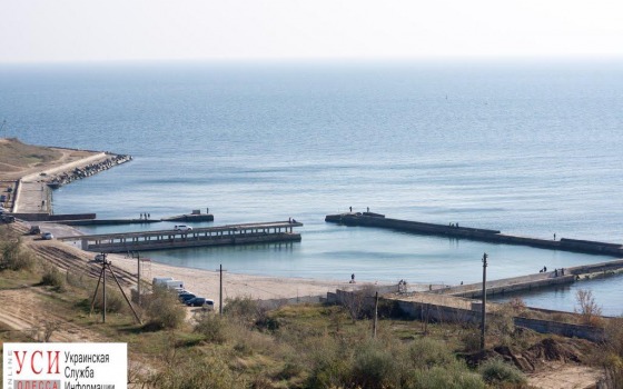 Шезлонги для братии и теневик вместо солнца: в мэрии рассказали, что строят на “поповском” пляже (видео) «фото»