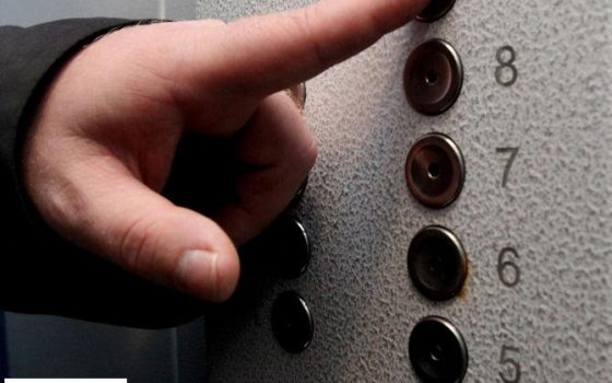 Компания экс-губернатора Немировского без тендеров получила подряды на поставку 12 лифтов «фото»