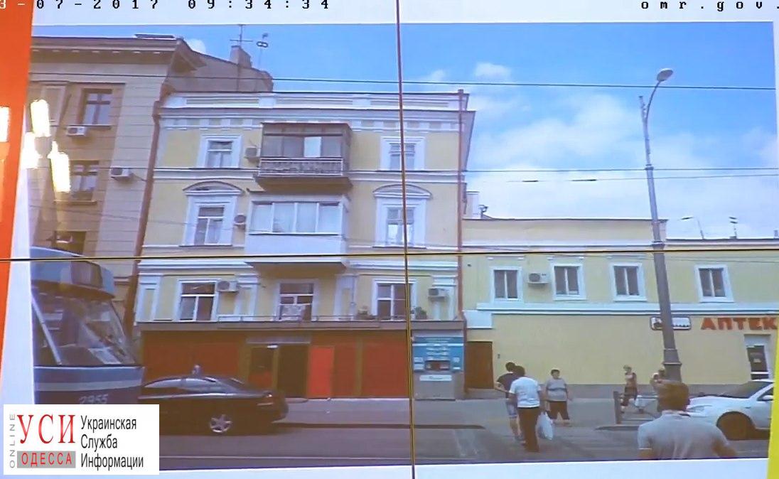 В Одессе не справились с уборкой кондиционеров с фасадов в центре города (фото) «фото»