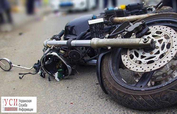 Влетел в дерево: в Одесской области разбился мотоциклист «фото»
