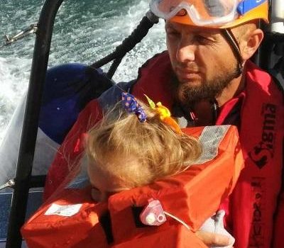 Спасательная операция в Черном море: туристы застряли на острове-заповеднике (фото) usionline.com Спасательная операция в Черном море: туристы застряли на острове-заповеднике (фото) «фото»