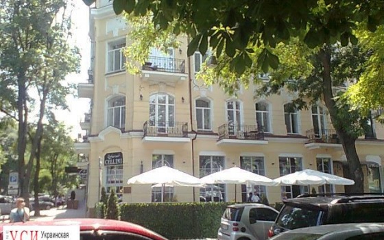 Ресторан “Cellini” обвинили в вырубке деревьев «фото»