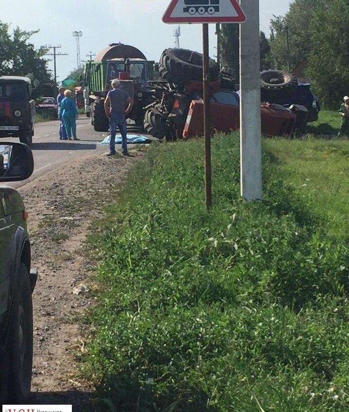 Смертельное ДТП в Одесской области: перевернулся трактор (фото) «фото»