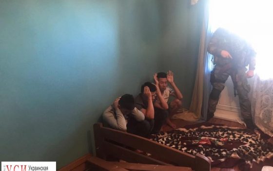 В Одесской области задержан работорговец: он незаконно переправлял вьетнамцев через границу (фото) usionline.com В Одесской области задержан работорговец: он незаконно переправлял вьетнамцев через границу (фото) «фото»