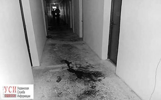 Нож в шею: одессит подрезал соседа (фото) usionline.com Нож в шею: одессит подрезал соседа (фото) «фото»