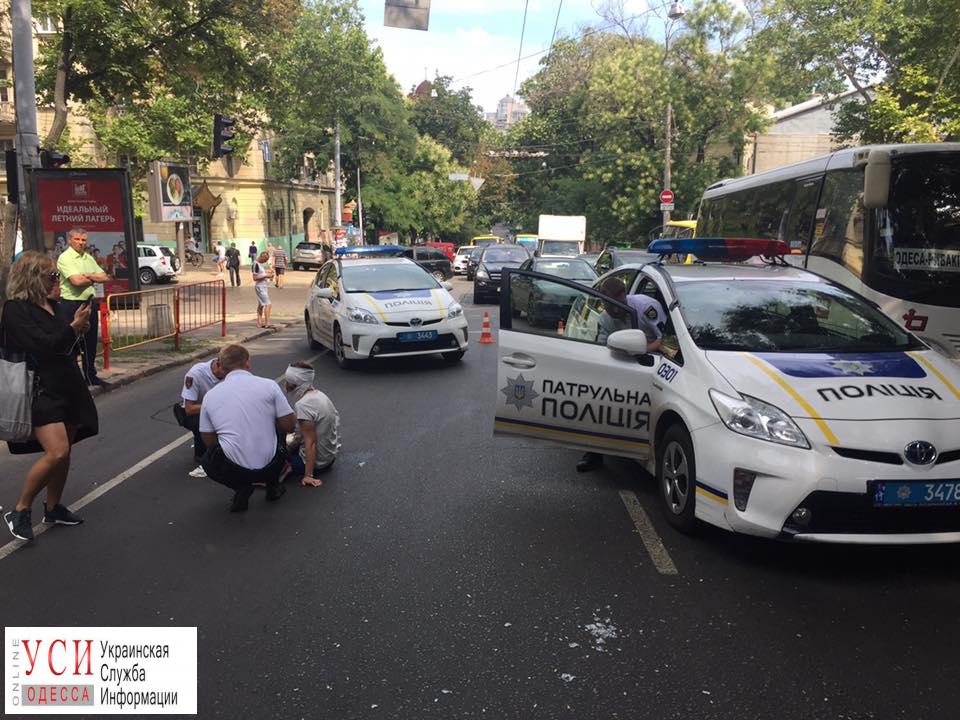 Машина патрульных сбила пешехода в центре Одессы: образовался большой затор (фото) «фото»