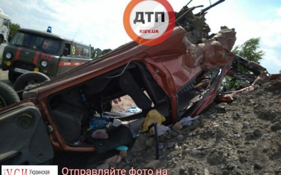 На трассе Киев – Одесса погибла девушка (фото) usionline.com На трассе Киев – Одесса погибла девушка (фото) «фото»