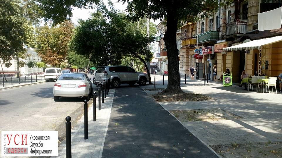 Велодорожка на Ольгиевской: пешеходная зона или парковка для автомобилей (фото) «фото»