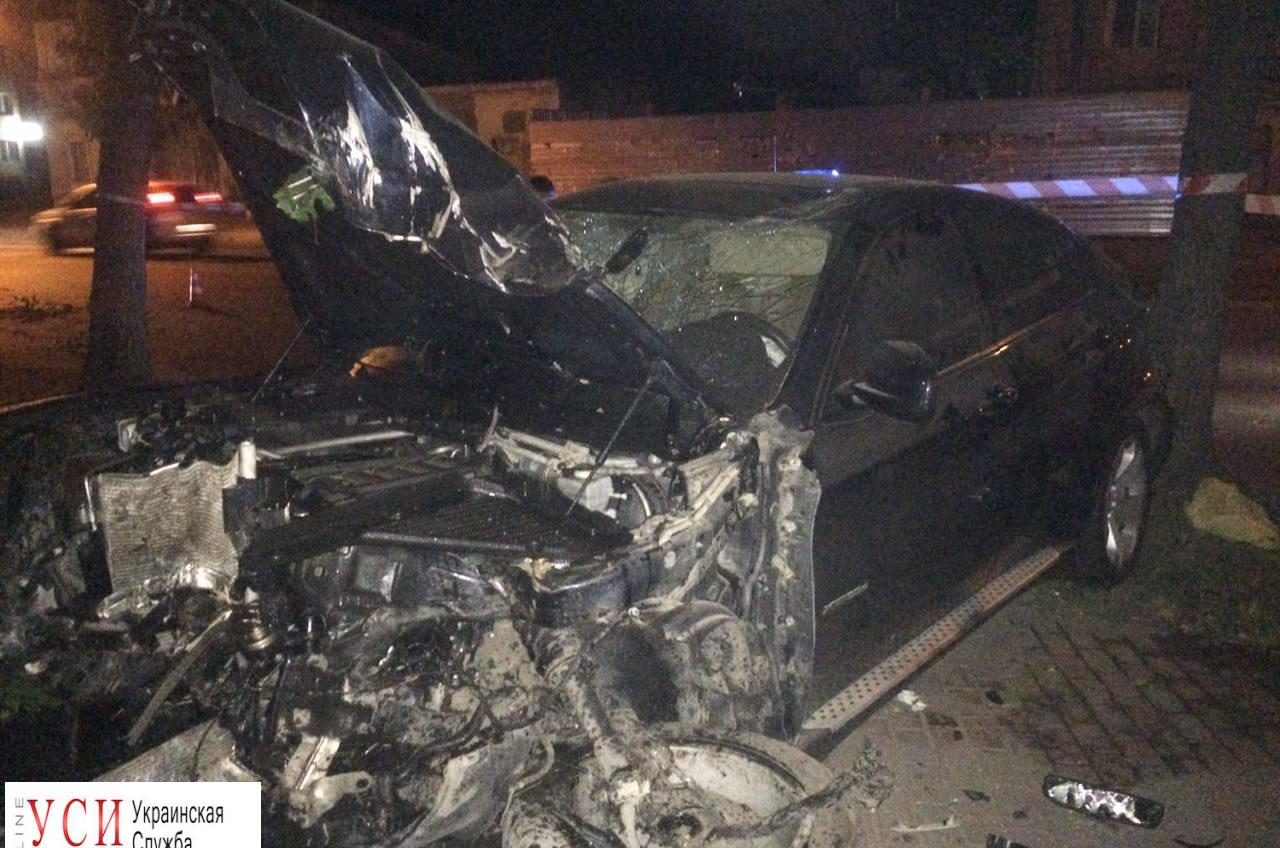 Смертельное ДТП на Среднефонтанской: автомобиль разорвало на куски от столкновения с деревом «фото»