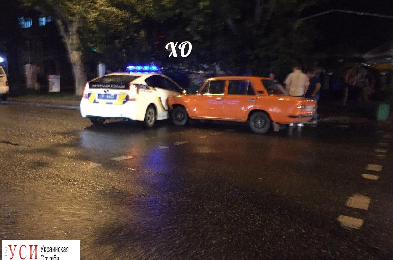 ДТП в Одессе: неизвестный врезался в машину патрульной полиции (фото) «фото»