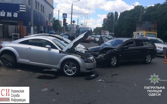 ДТП в Одессе: потерпевшую увезли в больницу (фото) «фото»