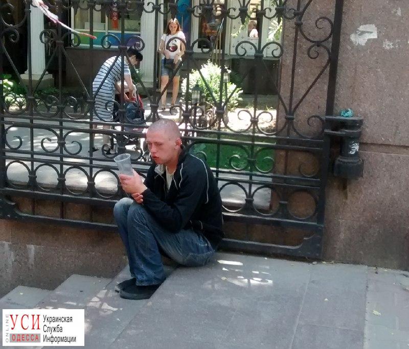 Маргиналы Дерибасовской: как живут попрошайки в центре Одессы (фото) «фото»