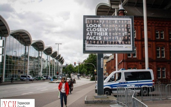 В Гамбурге появились портреты украинских бойцов и волонтеров, стоявшие на Приморском бульваре (фото) «фото»