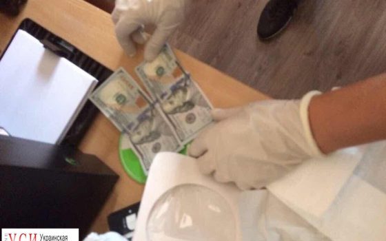 В Одессе инспектора полиции задержали на взятке (фото) usionline.com В Одессе инспектора полиции задержали на взятке (фото) «фото»